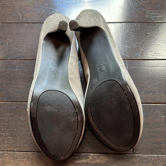 🔵 Fioni Women's Gray Round Toe Pumps Size 7.5 - Picture 5 of 5